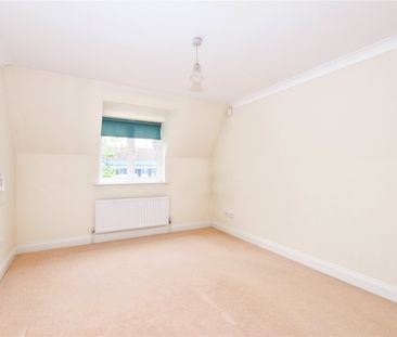 Oakfield Close, Amersham, Buckinghamshire,HP6 - Photo 2