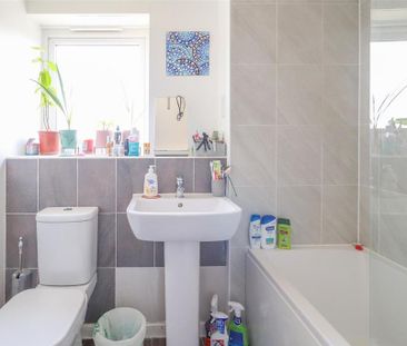 1 bedroom in a house share to rent - Photo 6