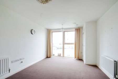 2 bed flat to rent in Bath Road, Hounslow, TW3 - Photo 2