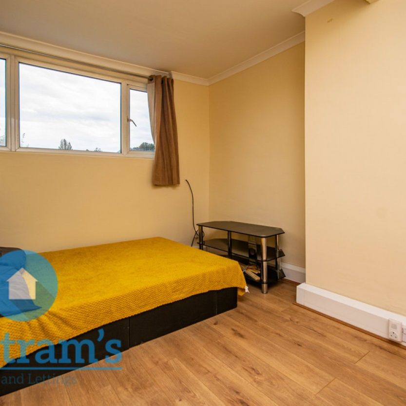 2 bed Flat for Rent - Photo 1