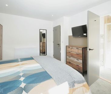 1 bedroom in a house share to rent - Photo 2