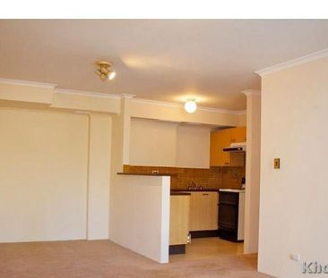 Two Bedroom with Parking – Prime Ultimo Location - Photo 4
