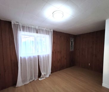 For Lease - 709 Roberts Road, Innisfil, Ontario - Photo 2