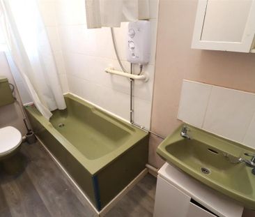2 bedroom end of terrace house to rent - Photo 5