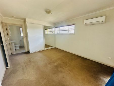 5-7 Borland Street, Roma, QLD 4455 - Photo 2