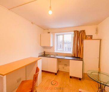 Holloway Road, Islington, London, N7 - Photo 2