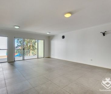 Furnished Spacious unit with park & city view - Photo 1