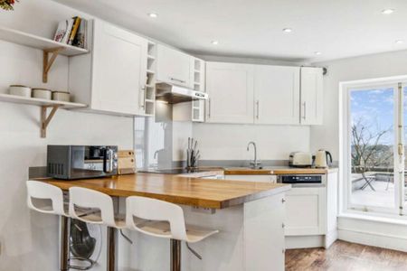 3 bedroom flat to rent - Photo 2