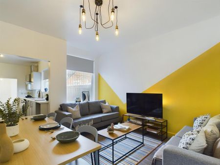 6 bedroom house to rent - Photo 2