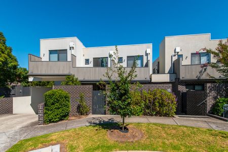 Stunning MOdern Apartmnet in the Heart of Malvern East - Photo 3