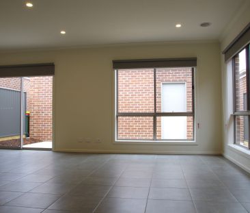 11 Ewart Cl, Lucas VIC 3350 - Photo 1