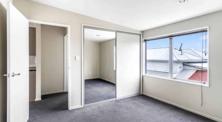 City Fringe Living - Photo 4