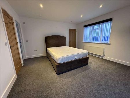 Ringwood Road, Poole, Dorset, BH12 - Photo 5