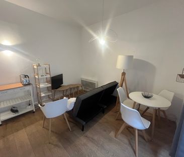 Location Appartement 2 pièces 35m² MARSEILLE 1er - Photo 2