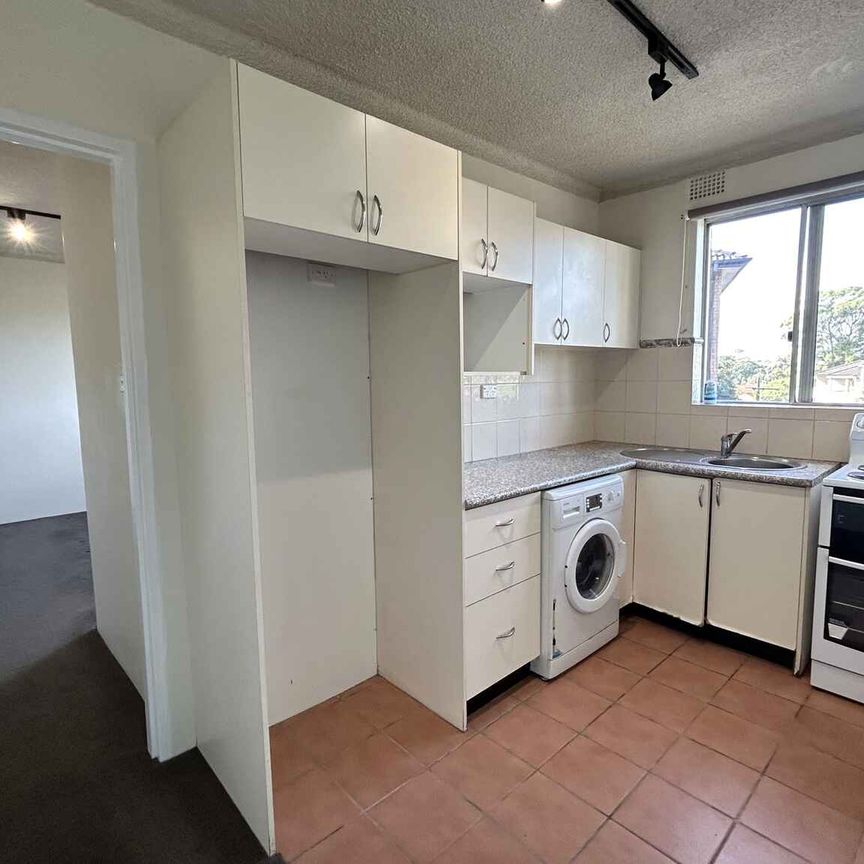 Bright and modern one-bed in the heart of Dulwich Hill - Photo 1