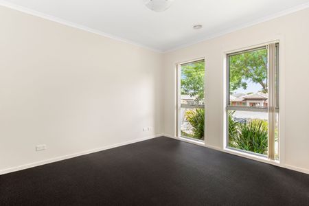 Northside Family Home - Photo 4