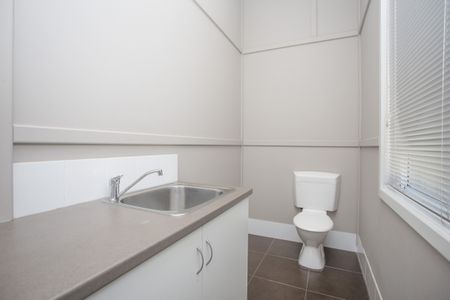 Cute 3 Bedroom House - Photo 3