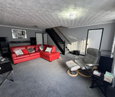 3 bedroom end of terrace house to rent - Photo 2