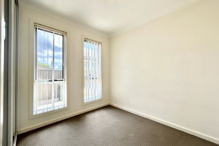 Private and peaceful three-bedroom granny flat in a highly convenient setting - Photo 3
