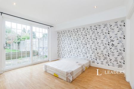 1 bedroom house to rent Elgar Avenue, Surbiton, KT5 - Photo 3