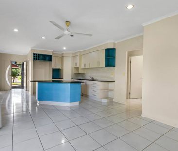 Fully Airconditioned - Two Living Areas - Side Access - Photo 3