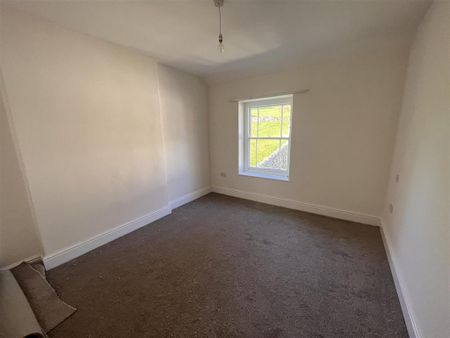 2 bedroom end of terrace house to rent - Photo 3
