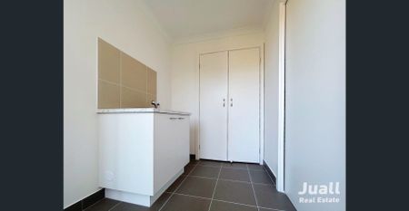 Modern 4-Bedroom Family Home with Light-Filled Interiors - Photo 2