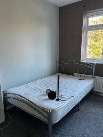 Room in a Shared House, Queens Road, E11 - Photo 2