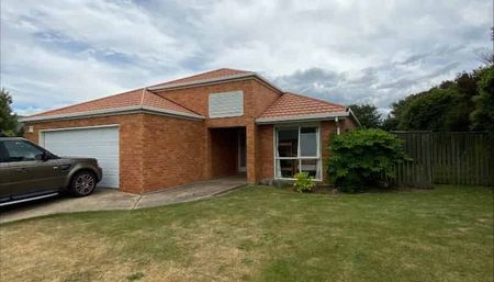 Spacious 4-Bedroom Family Home for Rent - Photo 3