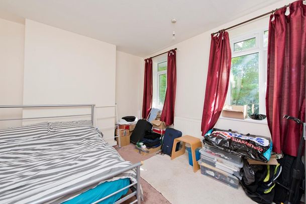 3 Bed Flat, Fulham Palace Road, W6 - Photo 1