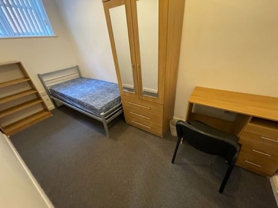 12 Bed Student Accommodation - Photo 1