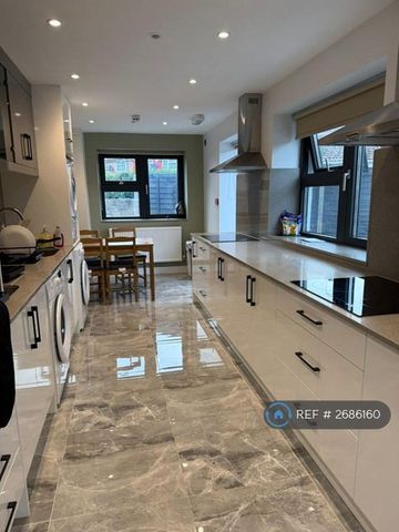 1 bedroom in a house share to rent - Photo 5