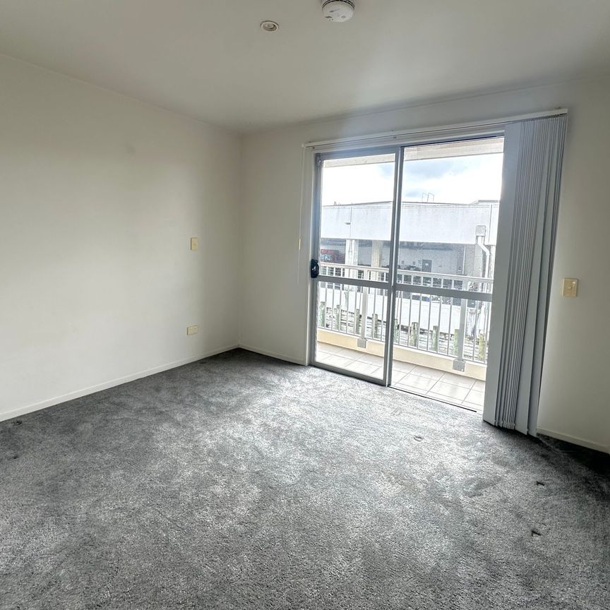 Modern Apartment in the Heart of Flat Bush - Photo 1