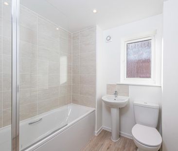 3 bedroom semi-detached house to rent - Photo 6