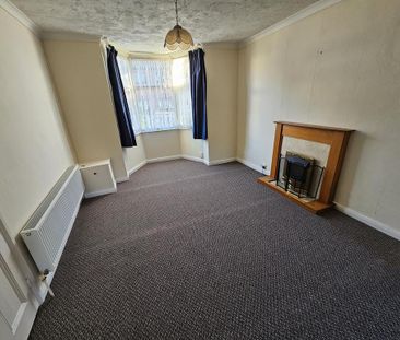 3 bedroom end of terrace house to rent - Photo 4