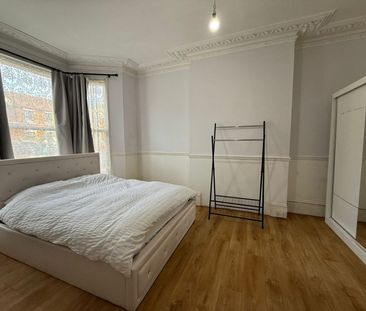 One Bedroom flat with separate kitchen off ilford lane- £1450 inclu... - Photo 1