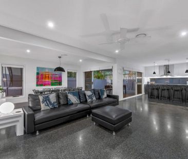 Beautiful Home in the heart of Hendra - Photo 2