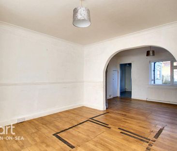 3 bedroom semi-detached house to rent - Photo 4