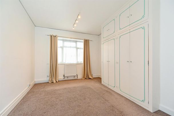 Winchelsea Gardens, Worthing, BN11 5DD - Photo 1