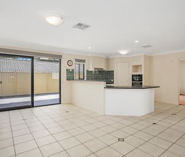 Large 4 Bedroom Family Home - Photo 1