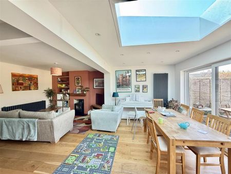 3 bedroom semi-detached house to rent - Photo 2