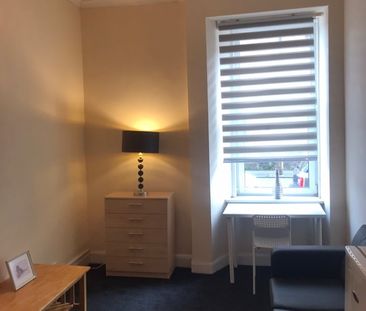 1 Bed Flat, Holmhead Place, G44 - Photo 1