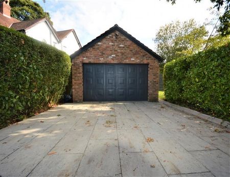 Grove Lane, Cheadle - Photo 2