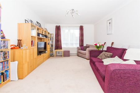 3 bed end of terrace house to rent in Holmlea Walk, Datchet, SL3 - Photo 5