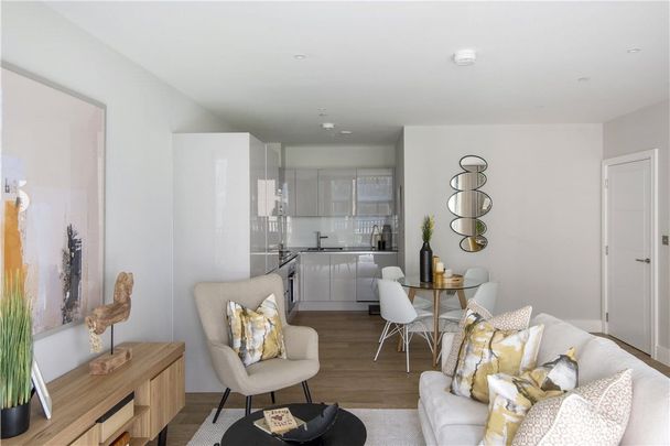 Excellent two-bedroom, two-bathroom flat within Wimbledon Grounds, this prestigious new development next to the AFC Wimbledon Stadium. The apartments all have generous balconies, lift access, secure bike storage and landscaped communal gardens. - Photo 1