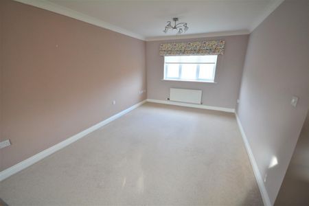2 bedroom Flat To Let - Photo 4