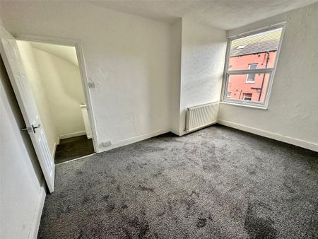 2 bedroom terraced house to rent - Photo 2