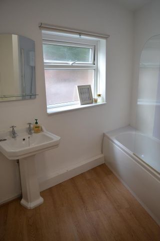 3 bedroom flat to rent - Photo 3