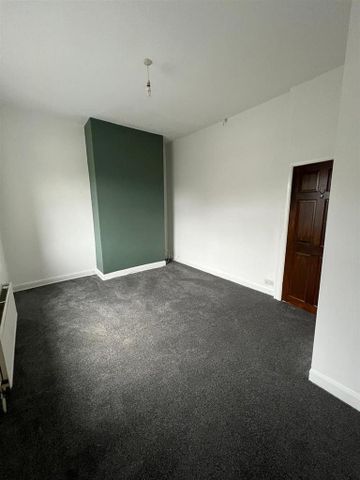 2 bedroom end of terrace house to rent - Photo 5