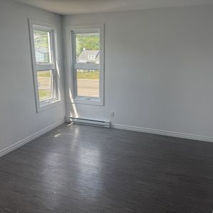 Beau 5 1/2 Au 2e étage D’un Triplex Réno - Photo 3